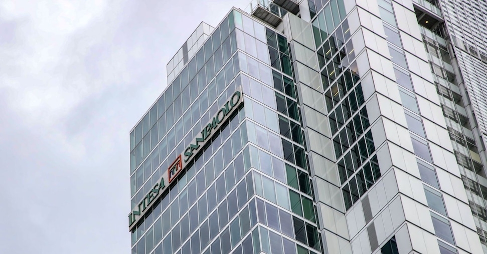 Intesa Sanpaolo e Ferrari, le aziende dove sognano di lavorare gli studenti