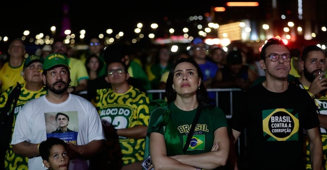 Supporters of opposition presidential candidate Sen. Flavio Bolsonaro react to presidential runoff results in Brasilia, Sunday, Oct. 25, 2026. (AP Photo/Bruna Prado)
Associate Press/ LaPresse
Only Italy and Spain APN