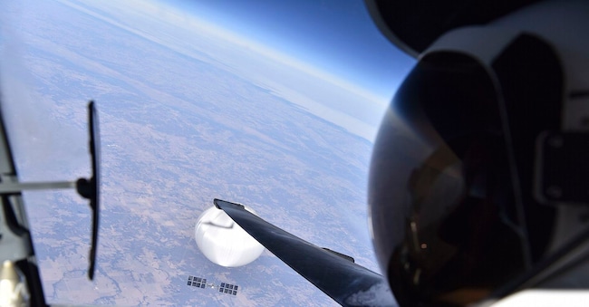 Foto a pallone aerostatico cinese scattata da un pilota di un U-2 dell’aeronautica militare statunitense in una località degli Stati Uniti centrali Wikipedia