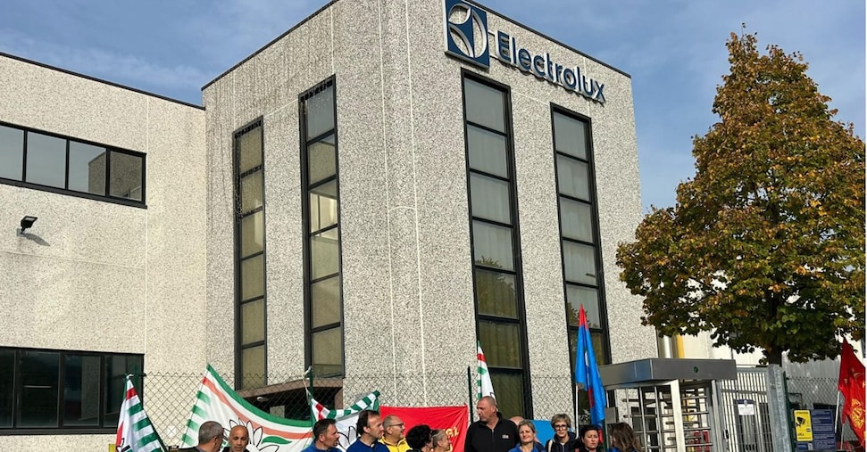 Electrolux, trattativa verso la curva finale: decisivi gli incontri del 2 e 3 novembre Electrolux, trattativa verso la curva finale: decisivi gli incontri del 2 e 3 novembre