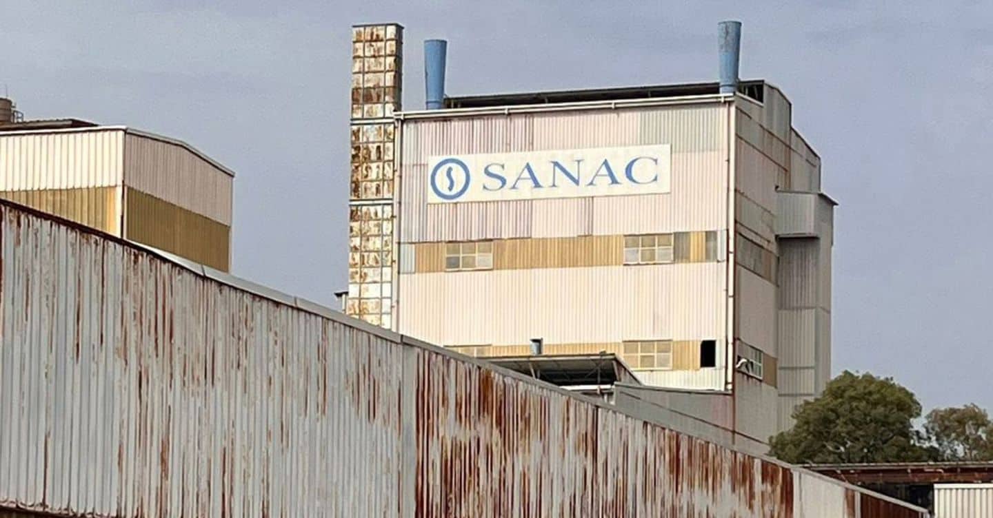 Immagine associata alla notizia: Vendita Sanac: accordo parziale per tre stabilimenti, incertezza per la Sardegna