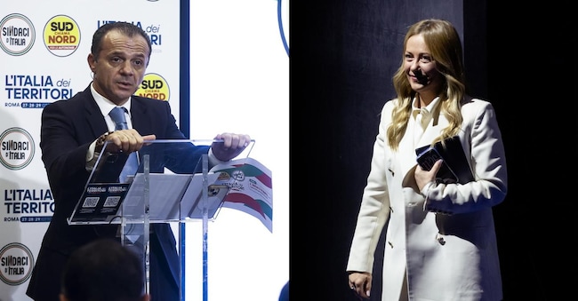 Il sindaco di Taormina Cateno De Luca durante la convention nazionale, L’Italia dei Territori, di "Sud chiama Nord" e "Sindaci d'Italia", Roma, 27 ottobre 2026 (Ansa/Angelo Carconi). A destra: il Presidente del Consiglio Giorgia Meloni (Mauro Scrobogna / LaPresse)
