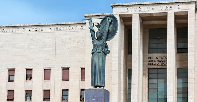 Minerva, opera di Arturo Martini, uno dei simboli principali della Sapienza di Roma EAphotography - stock.adobe.com