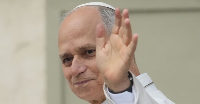 Papa Leone XIV saluta con la mano mentre arriva per l'udienza generale settimanale in Piazza San Pietro, in Vaticano, mercoledì 21 ottobre 2026. (Foto AP/Gregorio Borgia) Associated Press / LaPresse Solo Italia e Spagna APN