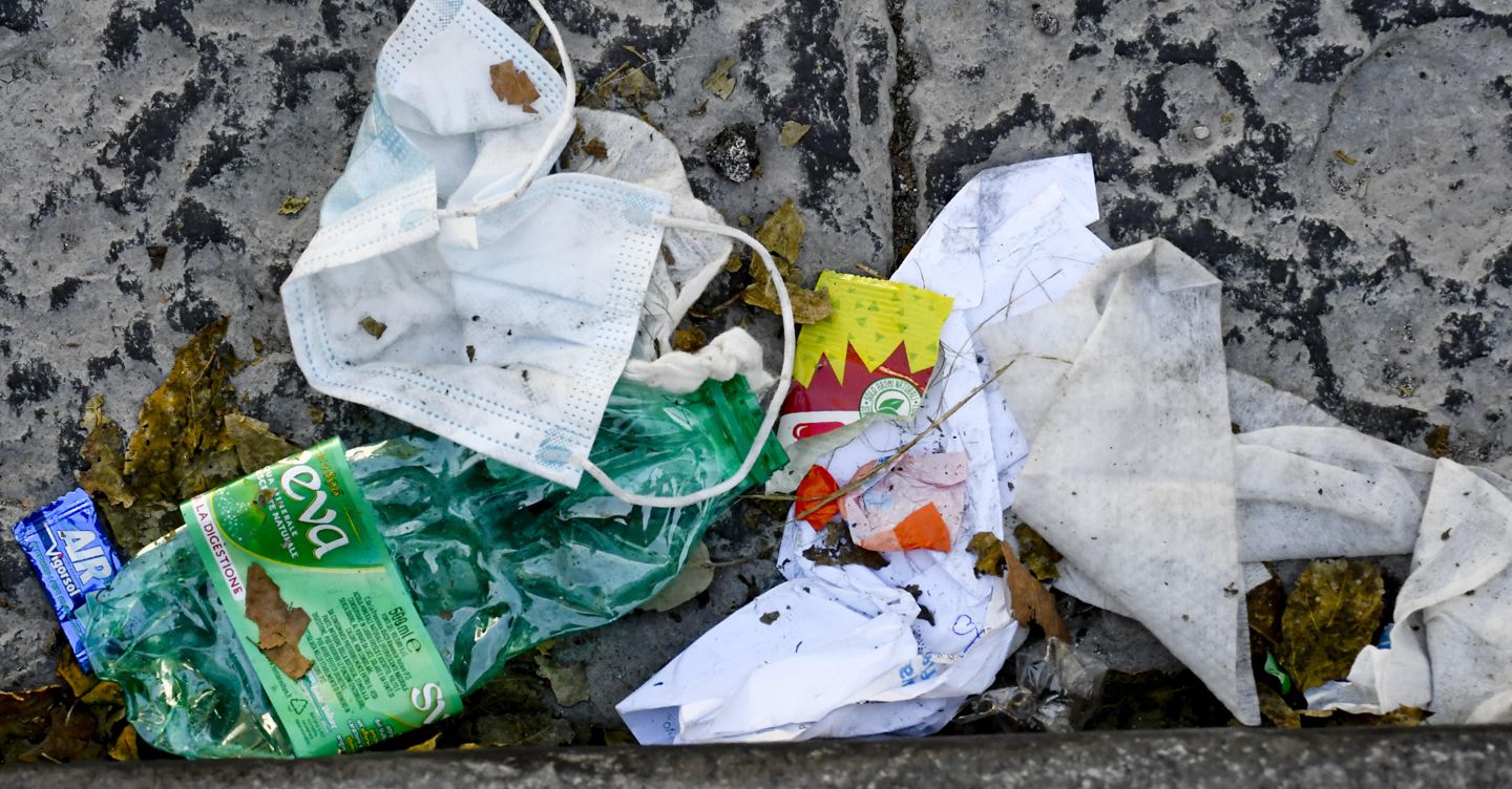 L’abbandono dei rifiuti sarà punito con la confisca