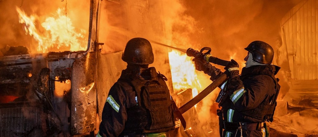 Ucraina, soccorritori a Kharkiv dopo raid russo (Ukrainian Emergency Service via AP) APN