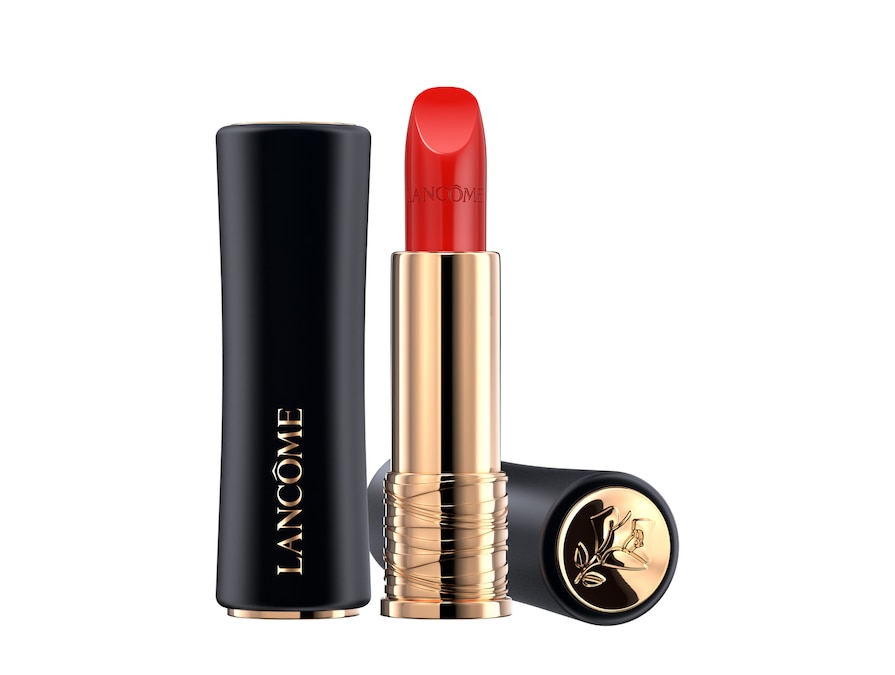 Absolu Rouge Cream di Lancôme, con acido ialuronico e il 30% di balsamo di rosa idratante (43 euro).