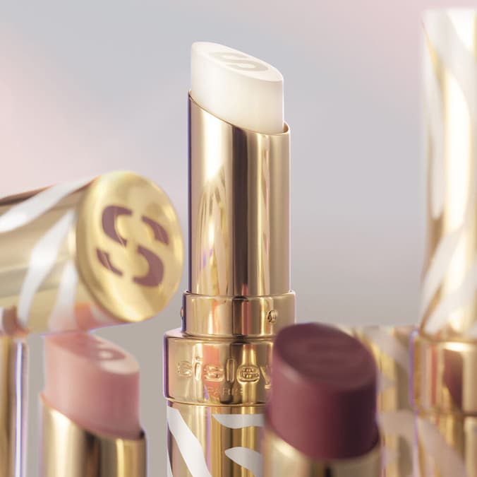 Phyto-Lip Balm di Sisley, in tre nuance dal trasparente al rosa intenso e una formula intensamente nutriente (euro 50,50).