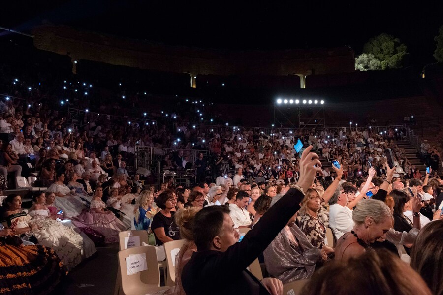 Il pubblico durante lo spettacolo di Leo Gassmann