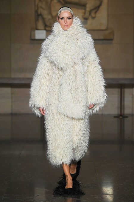 Erdem. Cappotto over in lana lavorata a punto pelliccia.