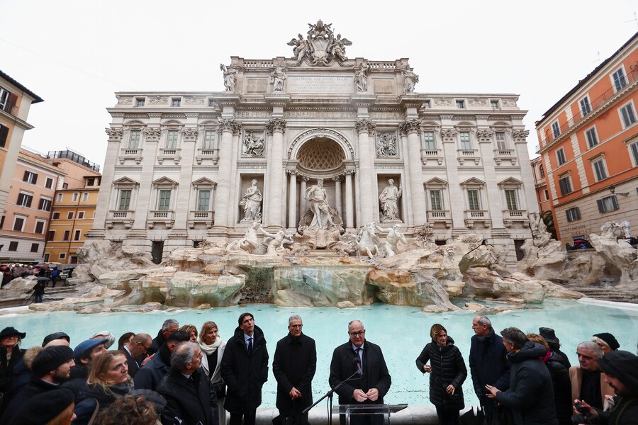 La riapertura della Fontana di Trevi (REUTERS)