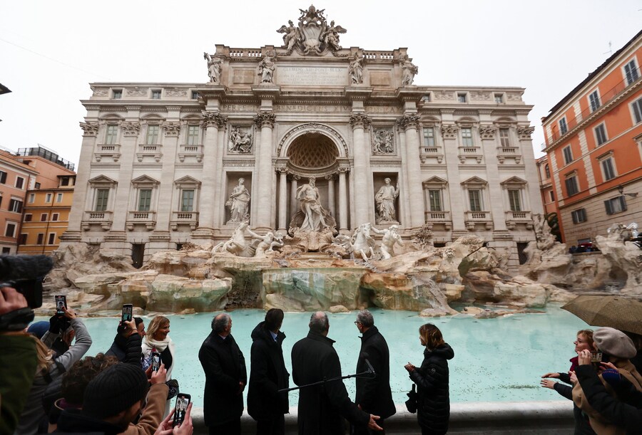 La riapertura della Fontana di Trevi (REUTERS)