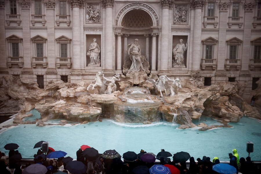 La riapertura della Fontana di Trevi (REUTERS)