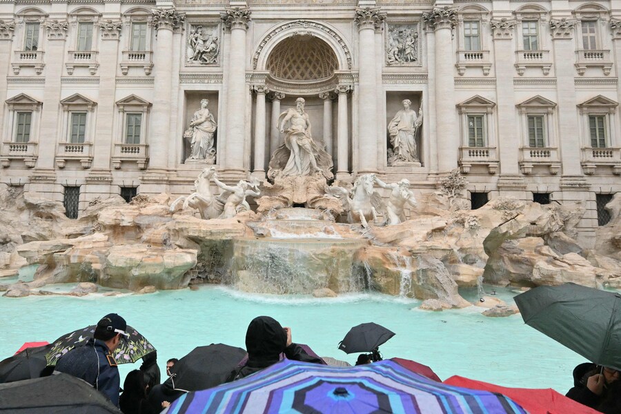 La riapertura della Fontana di Trevi (AFP)