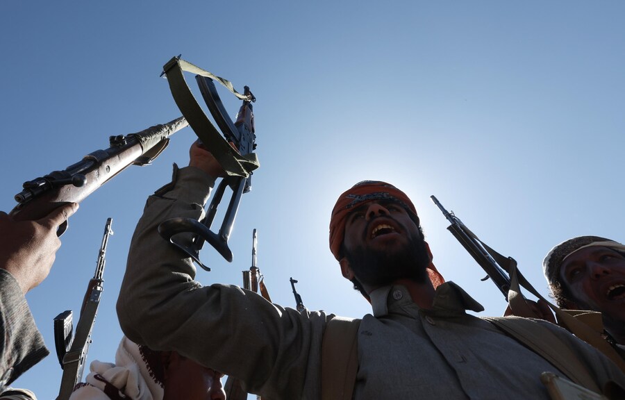 epa11792095 Armed tribesmen shout slogans and hold their weapons up during an anti-USA and anti-Israel gathering mobilizing more Houthi fighters, on the outskirts of Sana'a, Yemen, 24 December 2024. Yemen's Houthis have been recruiting more fighters as part of a mobilization campaign amid high tensions with the United States and Israel. The Houthis have vowed to keep up missile and drone attacks on Israel and shipping lanes in the seas around Yemen, with the aim of ending the Israeli bombardment of the Gaza Strip, and in response to US-Israel led retaliatory strikes on Yemen, Houthis' military spokesman Yahya Sarea said in a statement. EPA/YAHYA ARHAB (EPA)