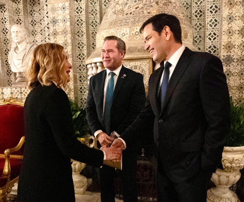 Questa foto diffusa dall’ufficio stampa di Palazzo Chigi il 5 gennaio 2025 mostra il primo ministro italiano Giorgia Meloni in occasione del suo incontro con il presidente eletto degli Stati Uniti Donald Trump presso la sua residenza a Mar-a-Lago a Palm Beach, Florida. (ANSA/ CHIGI PALACE PRESS OFFICE/ FILIPPO ATTILI) (ANSA)