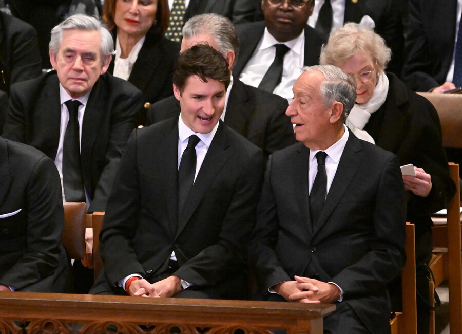 Il primo ministro canadese Justin Trudeau (al centro) partecipa al funerale di Stato dell’ex presidente degli Stati Uniti Jimmy Carter presso la Washington National Cathedral a Washington. (AFP)