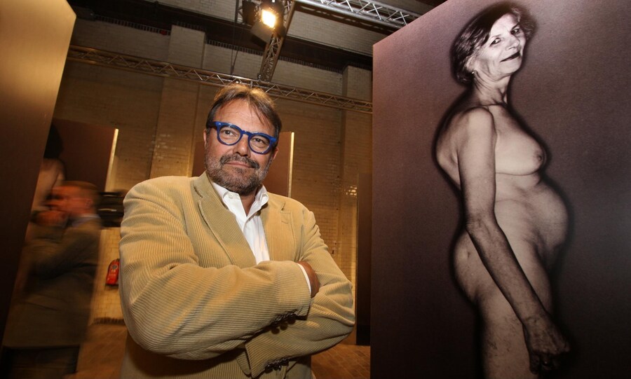 Berlino 18 maggio 2005, nella foto Il fotografo Oliviero Toscani ha fotografato per la Croce Verde tedesca la malattia dell'osteoporosi (Foto IPP)