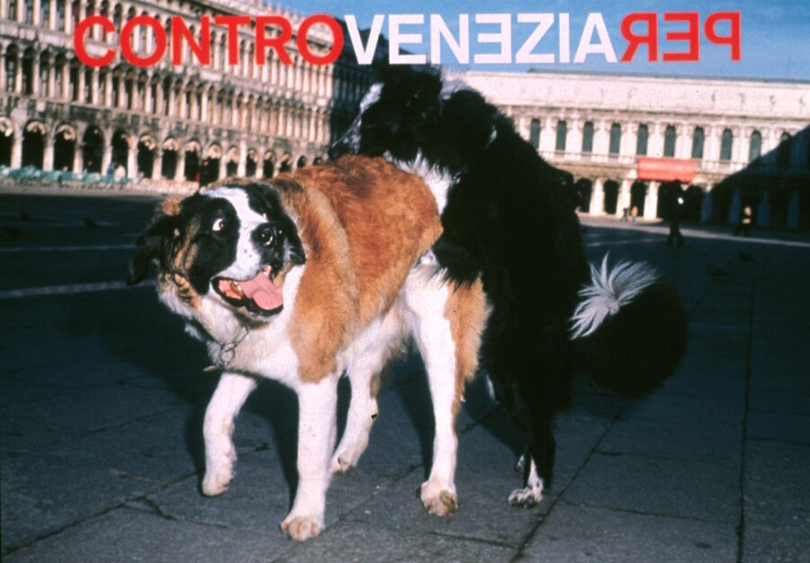Una delle immagini realizzate da Oliviero Toscani durante la preparazione del numero monografico della rivista " Colors " dedicato a Venezia, 19 luglio 1999. ANDREA MEROLA/ANSA/TO (ANSA)