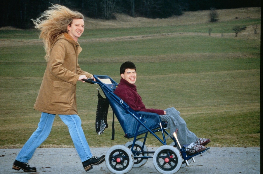Una delle foto di Oliviero Toscani per la nuova campagna di comunicazione Benetton Autunno/Inverno 1998 impostata sui disabili (ANSA)