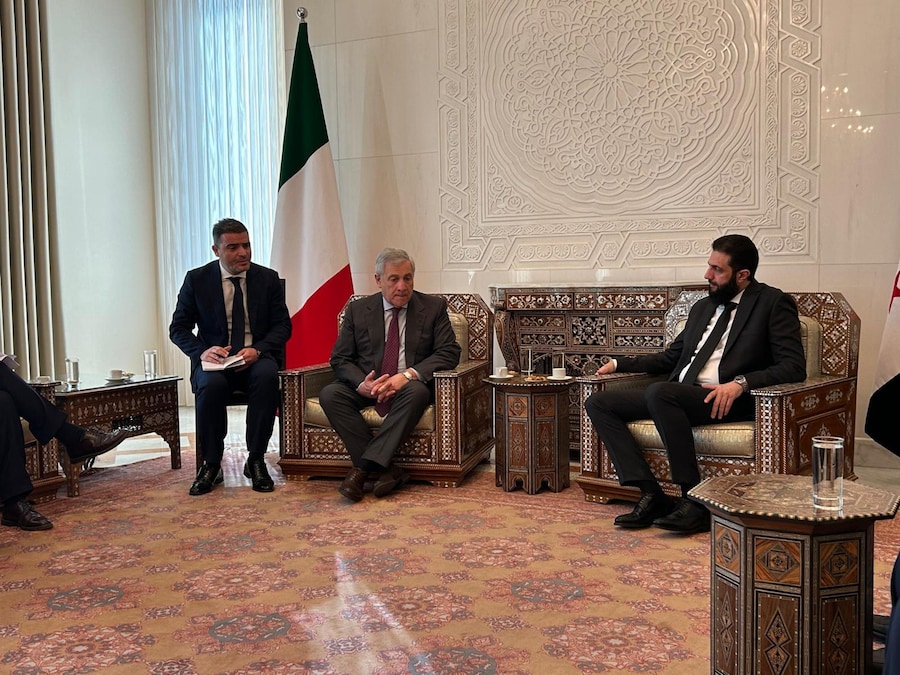 Il ministro degli Esteri Antonio Tajani ha appena iniziato a Damasco il suo colloquio con il presidente ad interim della Siria Ahmed As Shaara, Syria, 10 gennaio 2025. ANSA (ANSA)