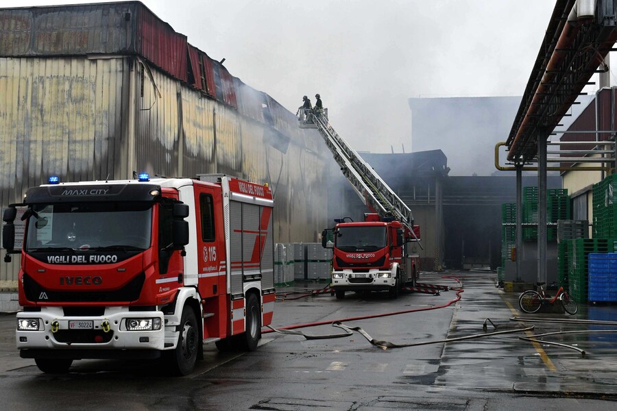 Il luogo dove si è sviluppato il grosso incendio all'Inalca , 11 Febbraio 2025. (Ansa/Artioli/Rossi)