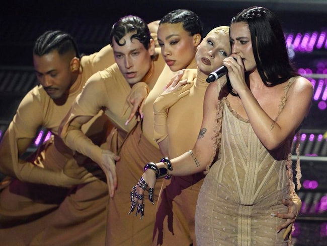 Sanremo 2025, le immagini della prima serata