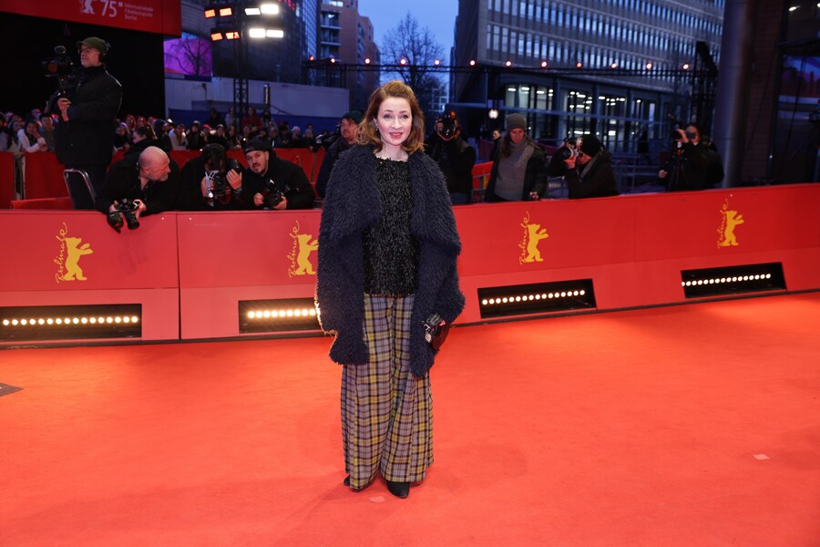 Loretta Stern arriva alla cerimonia di chiusura del 75° Festival internazionale del cinema di Berlino. (EPA)