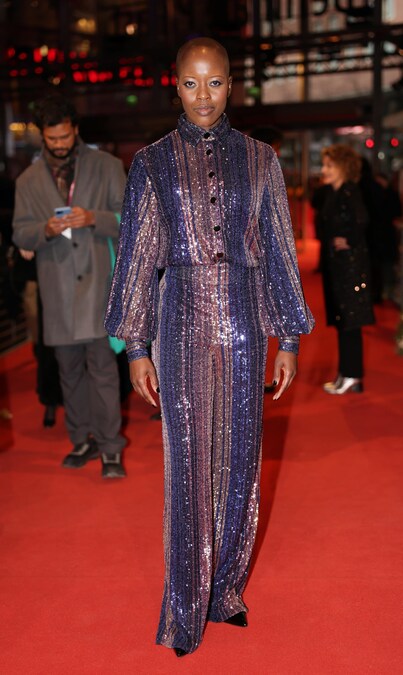 Florence Kasumba arriva alla cerimonia di chiusura del 75° Festival Internazionale del Cinema di Berlino. (EPA)