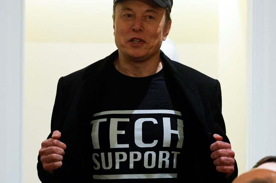 Elon Musk partecipa alla prima riunione di gabinetto del Presidente degli Stati Uniti Donald Trump a Washington. (REUTERS)