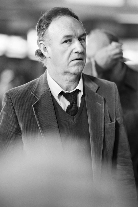 Una foto scattata il 7 gennaio 1985 a Parigi mostra l’attore statunitense Gene Hackman durante le riprese del thriller “Target” diretto da Arthur Penn. (AFP)
