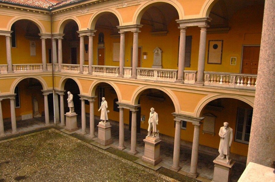 Università - Cortile delle statue. Credits: Comune di Pavia -Archivio Ufficio Turismo