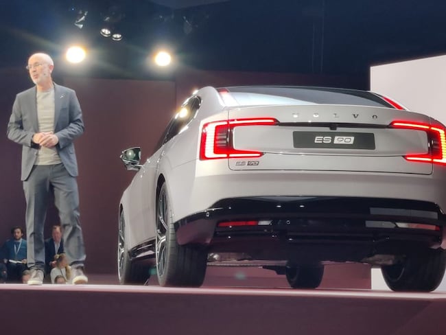 Volvo ES90, la nuova berlina elettrica taglia XL