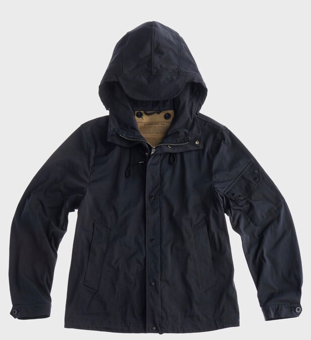 Ten C. Anorak corto in OJJ (Original Japanese Jersey, esclusiva del brand), con cappuccio e grandi tasche, ideale per la mezza stagione