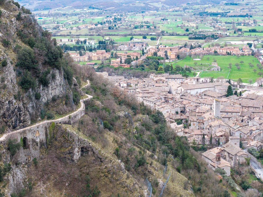 Gubbio (PG), Passeggiata Acquedotto medievale. (Carbone_Farm Factory, FAI)