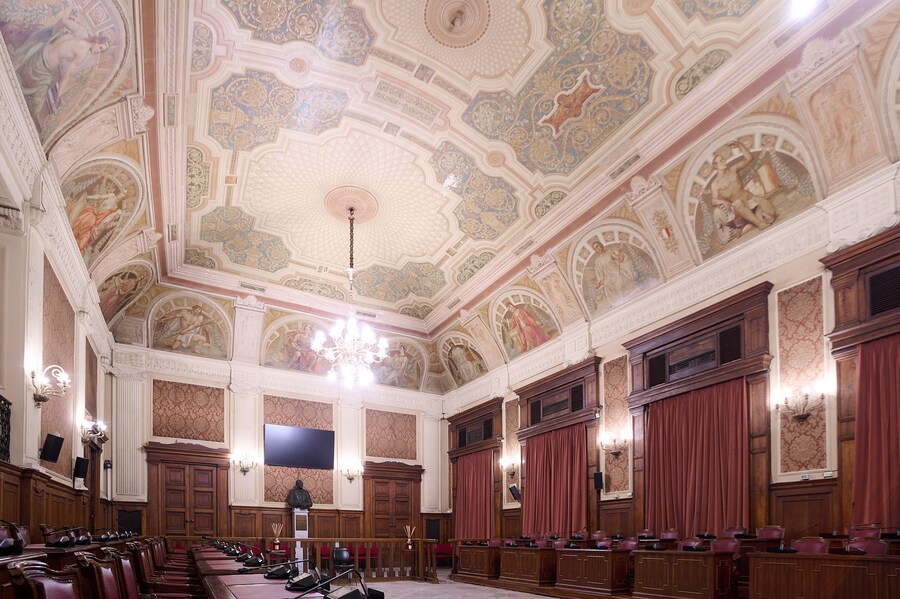 Bari, Palazzo di Citta. (Liminal.)
