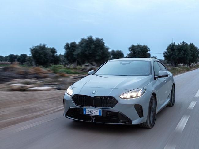 Bmw serie 2 Gran Coupé, le foto della prova della 220d ibrida