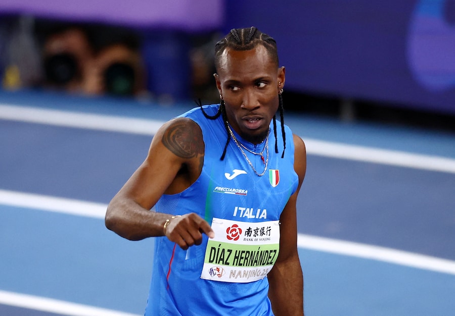 Campionati mondiali di atletica indoor - Nanjing Youth Olympic Sports Park, Nanjing, Cina - 21 marzo 2025 L’italiano Andy Diaz Hernandez reagisce dopo aver vinto l’oro nel salto triplo maschile (REUTERS/Issei Kato) (REUTERS)