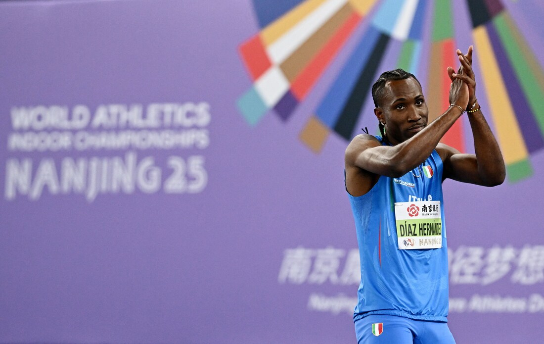 Campionati mondiali di atletica indoor - Nanjing Youth Olympic Sports Park, Nanjing, Cina - 21 marzo 2025 L’italiano Andy Diaz Hernandez reagisce dopo aver vinto l’oro nel salto triplo maschile (REUTERS/Dylan Martinez) (REUTERS)