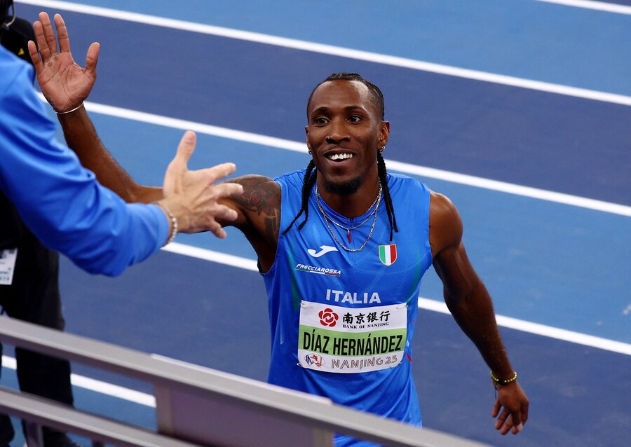 Campionati mondiali di atletica indoor - Nanjing Youth Olympic Sports Park, Nanjing, Cina - 21 marzo 2025 L’italiano Andy Diaz Hernandez reagisce dopo aver vinto l’oro nel salto triplo maschile (REUTERS/Issei Kato) (REUTERS)