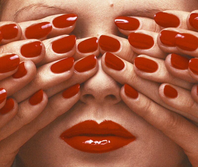 Guy Bourdin Vogue Maggio (1970) (Copyright Guy Bourdin, 2025, Courtesy of Louise Alexander Gallery)