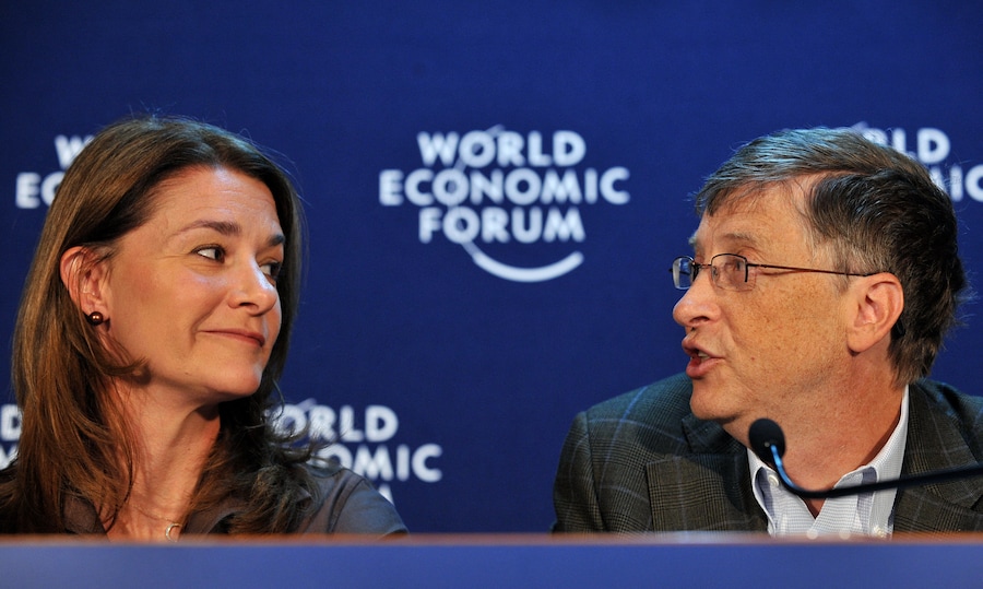 Bill Gatese la moglie Melinda nel gennaio 2009. AFP PHOTO / FABRICE COFFRINI (Photo by FABRICE COFFRINI / AFP) (AFP)