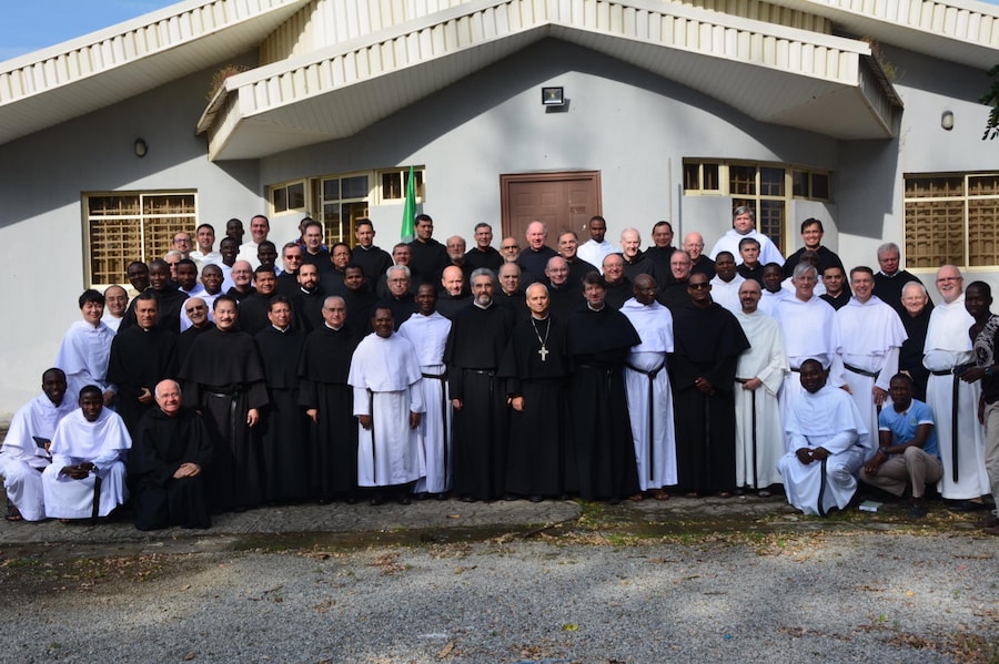 Foto tratta dal profilo X/Robert Prevost del nuovo Papa Leone XIV, datata 29 settembre 2016, accompagnata dalla didascalia: "Per la prima volta, il Capitolo Generale dell'Ordine di Sant'Agostino nel continente africano - Abuja, Nigeria". X/Robert Prevost (ANSA)