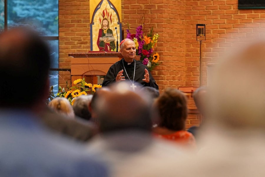 L’allora cardinale Robert F. Prevost, ora papa Leone XIV, partecipa a un evento presso la parrocchia di St. Jude, a New Lenox, Illinois, Stati Uniti, nel 2024. (Augustinian Province of Our Mother of Good Counsel/Handout via REUTERS ) (via REUTERS)