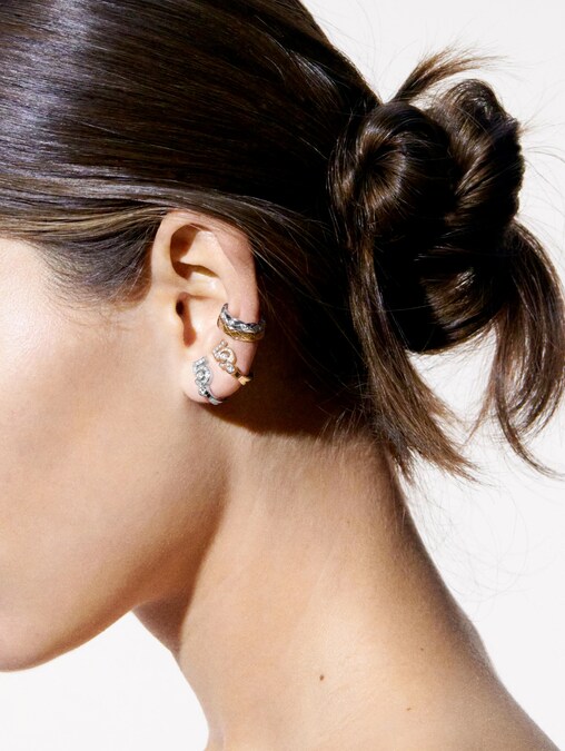 Chanel. Orecchino Eternal N°5 in oro bianco o in oro beige e diamanti e in oro beige. Orecchino Coco Crush in oro bianco o in oro beige e diamanti