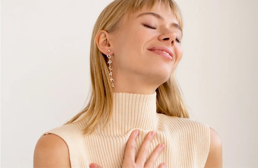 Crivelli. Orecchino pendente collezione Moods, con letterine in oro rosa e diamanti