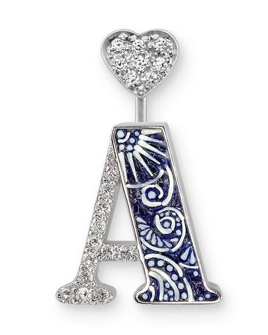 Sicis Jewels. Orecchino singolo con lettera in micromosaico (con pattern personalizzabile) e diamanti, e cuore con diamanti