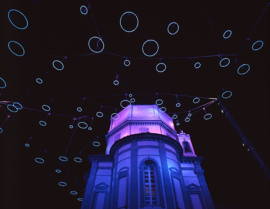 Piccoli spiriti blu (Little Blue Spirits), 1999 Torino, chiesa di Santa Maria del Monte, Monte dei Cappuccini Courtesy Castello di Rivoli Museo d’Arte Contemporanea, CRRI – Centro di Ricerca del Castello di Rivoli, Archivio / Archive Paolo Pellion di Persano, Donazione Eredi / Gift Heirs Foto / (Photo Paolo Pellion di Persano - Rebecca Horn, by SIAE 2025)