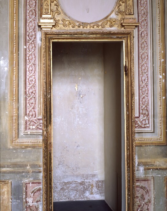 Senza titolo (Untitled), s.d. (undated) Grafite e oro su muro / Graphite and gold on wall In deposito permanente da / On permanent loan from Moontower Foundation, Bad König, Germany Foto / (Photo Paolo Pellion di Persano - Rebecca Horn, by SIAE 2025)