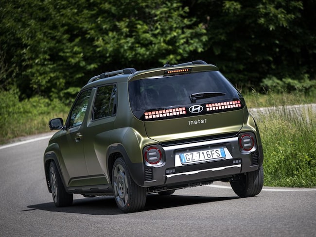 Hyundai Inster Cross, tutte le foto su strada